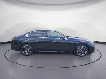 BMW 520d xDrive Limousine M Sportpaket Aktive Geschw