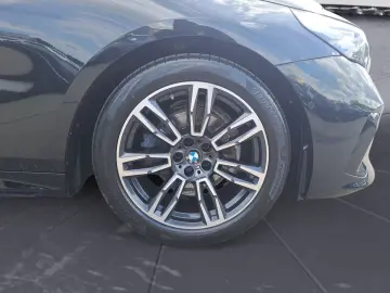 BMW 520d xDrive Limousine M Sportpaket Aktive Geschw