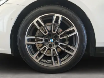 BMW 520i Lim. M Sport Leder LiCoPr B&W AHK DA  Cam.