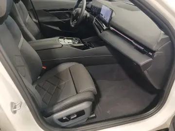 BMW 520i Lim. M Sport Leder LiCoPr B&W AHK DA  Cam.