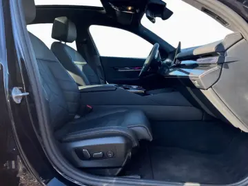 BMW 520dA xDr M SPORT Pano AHK StHzg 20  KomSi 360