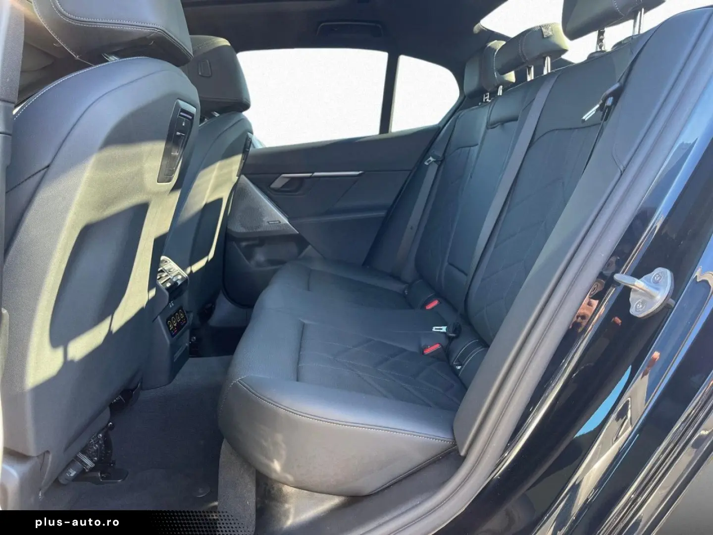 BMW 520dA xDr M SPORT Pano AHK StHzg 20  KomSi 360