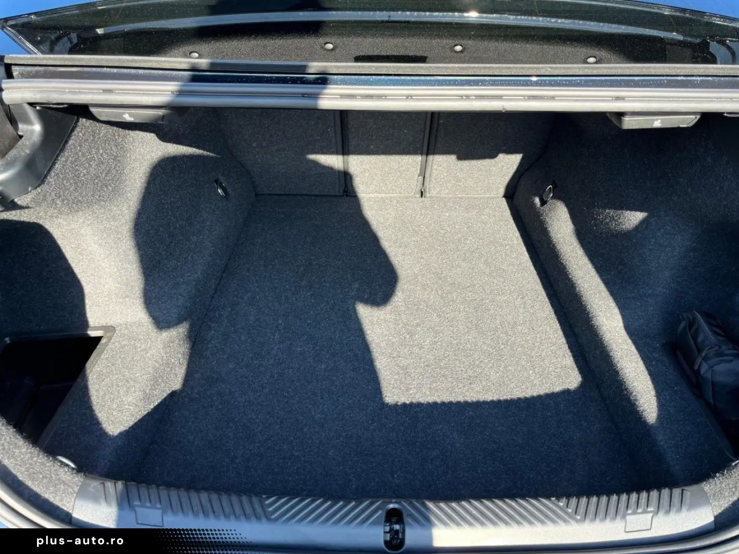 BMW 520dA xDr M SPORT Pano AHK StHzg 20  KomSi 360