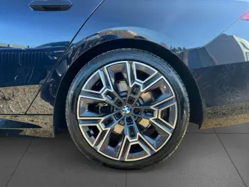 BMW 520dA xDr M SPORT Pano AHK StHzg 20  KomSi 360