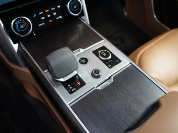 Land Rover P530 AUTOBIOGRAPHY MERIDIAN3D