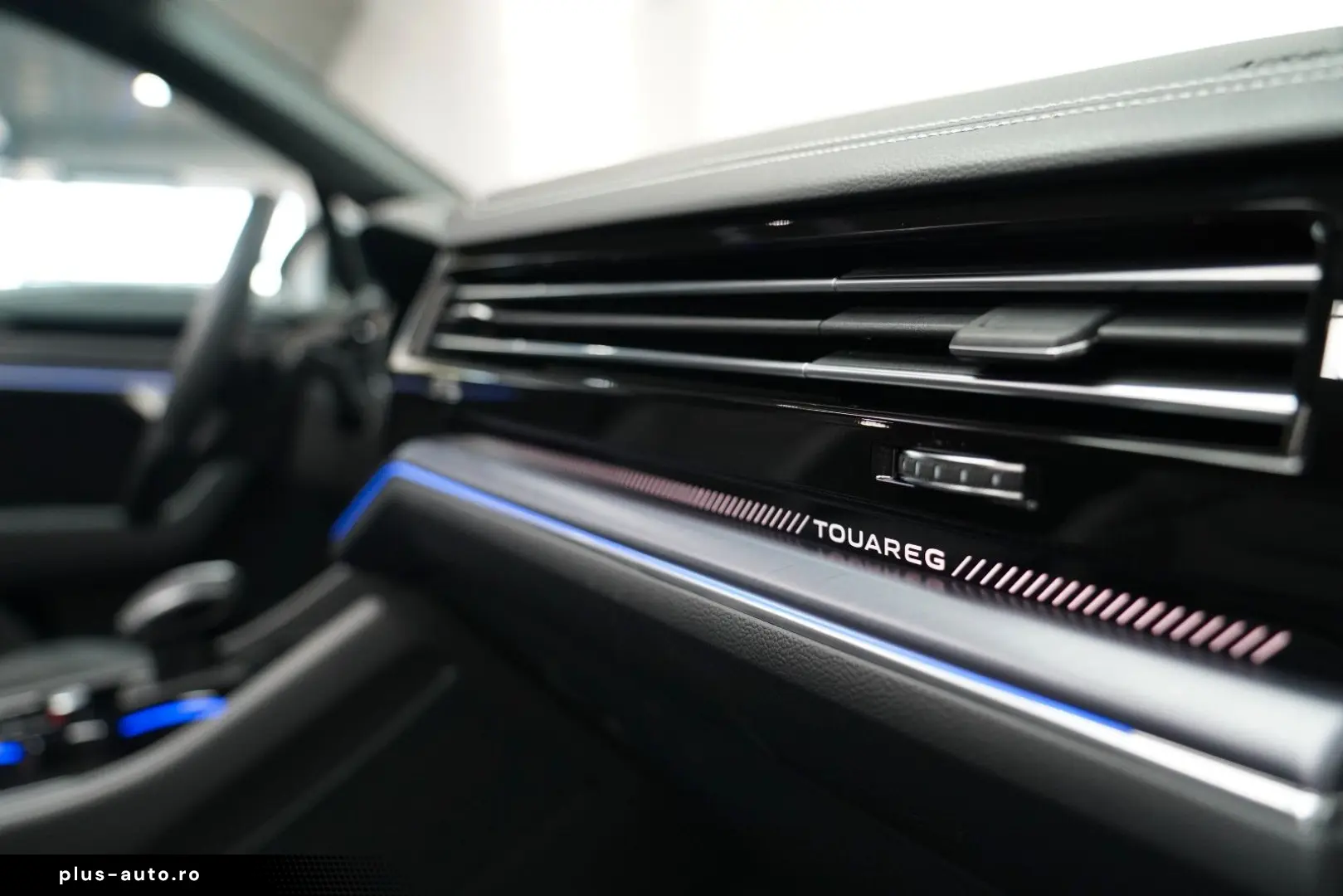 VW Touareg 3.0TDI 4M R-Line PANO LUFT HUD 360 AHK