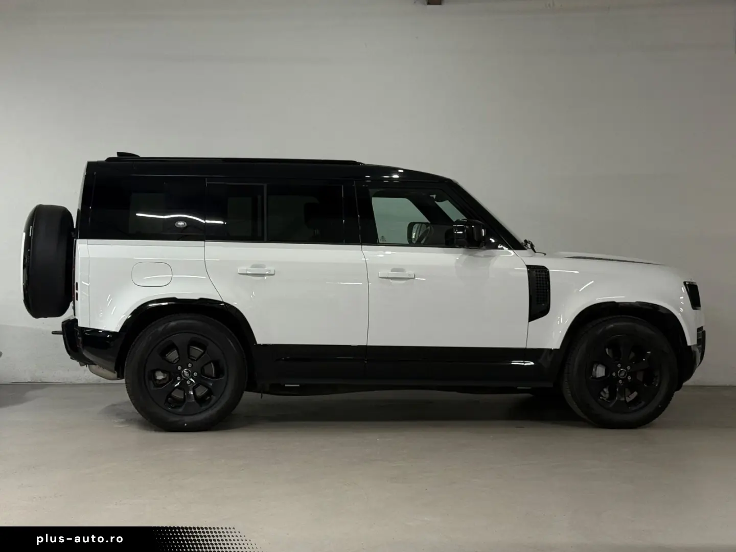 LAND ROVER Defender 110 X-Dynamic HSE PANO 360 6-SITZER