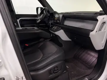 LAND ROVER Defender 110 X-Dynamic HSE PANO 360 6-SITZER