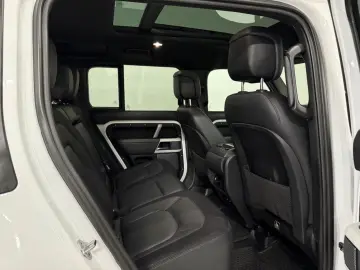 LAND ROVER Defender 110 X-Dynamic HSE PANO 360 6-SITZER