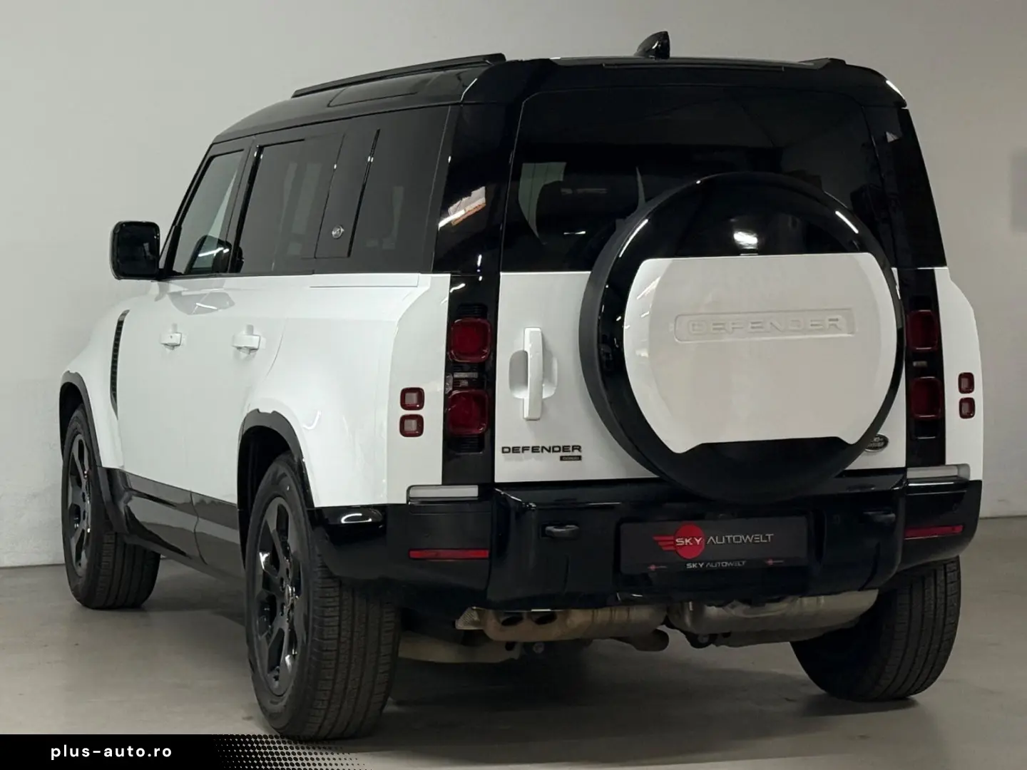 LAND ROVER Defender 110 X-Dynamic HSE PANO 360 6-SITZER