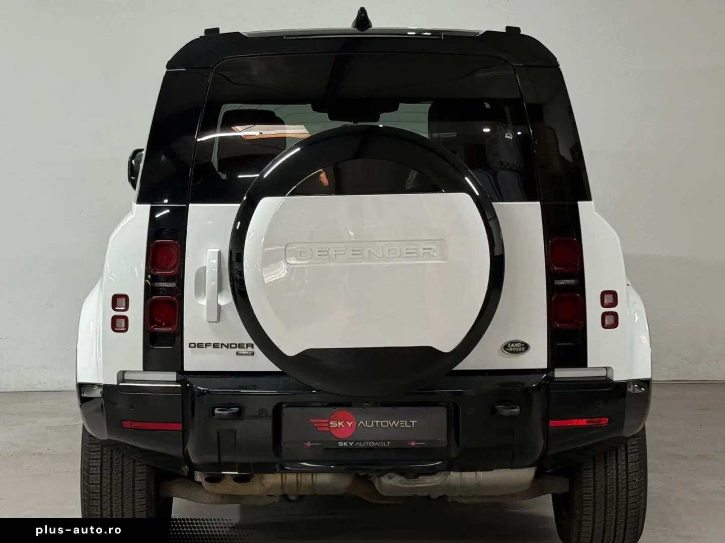 LAND ROVER Defender 110 X-Dynamic HSE PANO 360 6-SITZER
