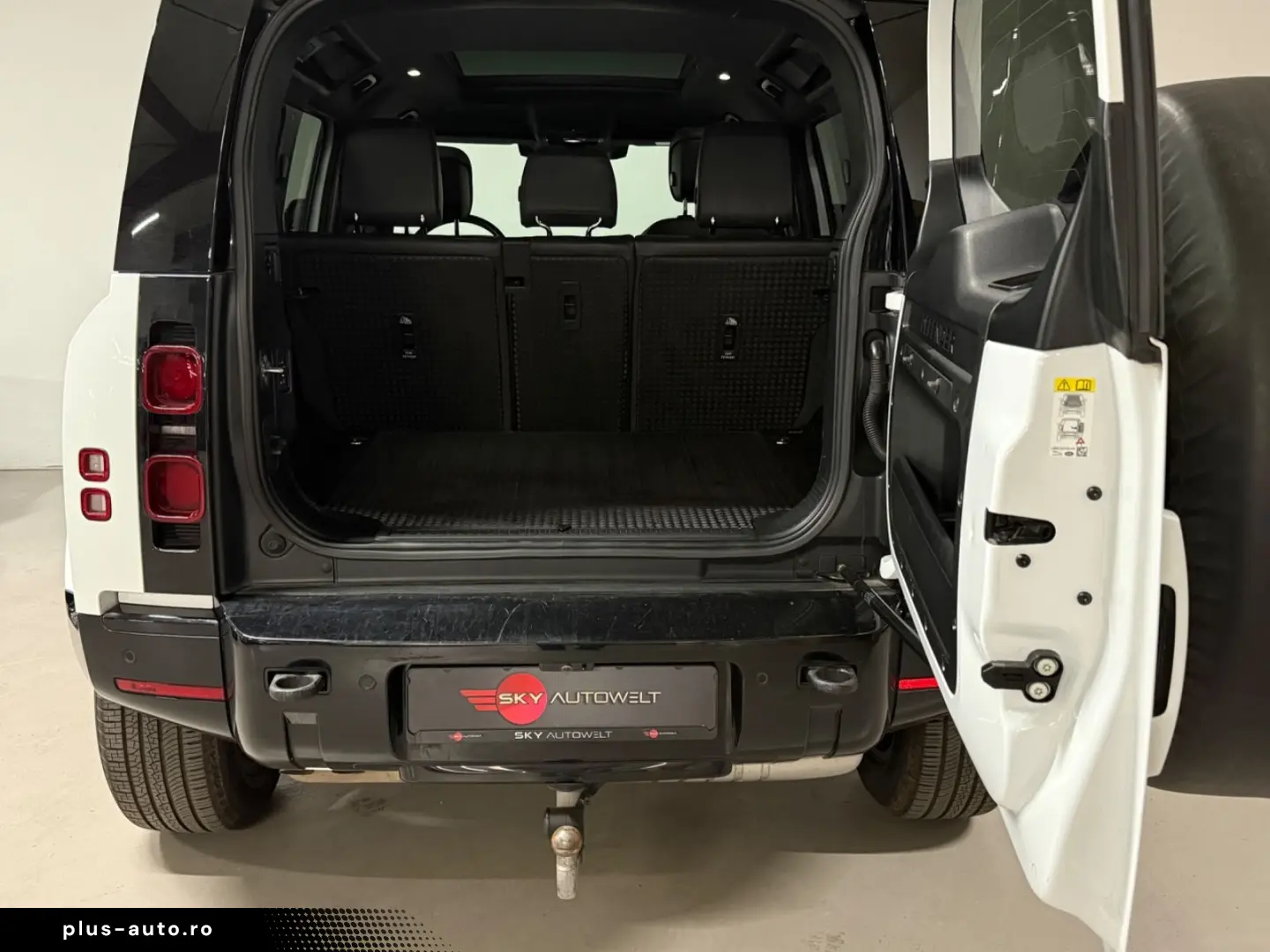 LAND ROVER Defender 110 X-Dynamic HSE PANO 360 6-SITZER
