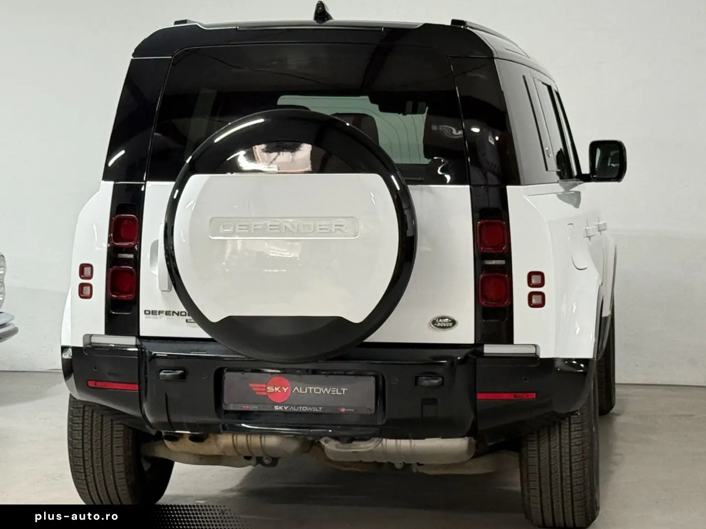 LAND ROVER Defender 110 X-Dynamic HSE PANO 360 6-SITZER