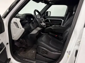 LAND ROVER Defender 110 X-Dynamic HSE PANO 360 6-SITZER