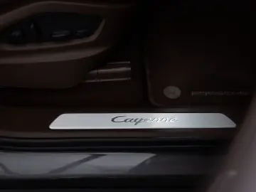 PORSCHE Cayenne  ACC PANO LUFT SPUR 360-CAM 21
