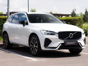 VOLVO XC60 B4 Plus Dark  4WD