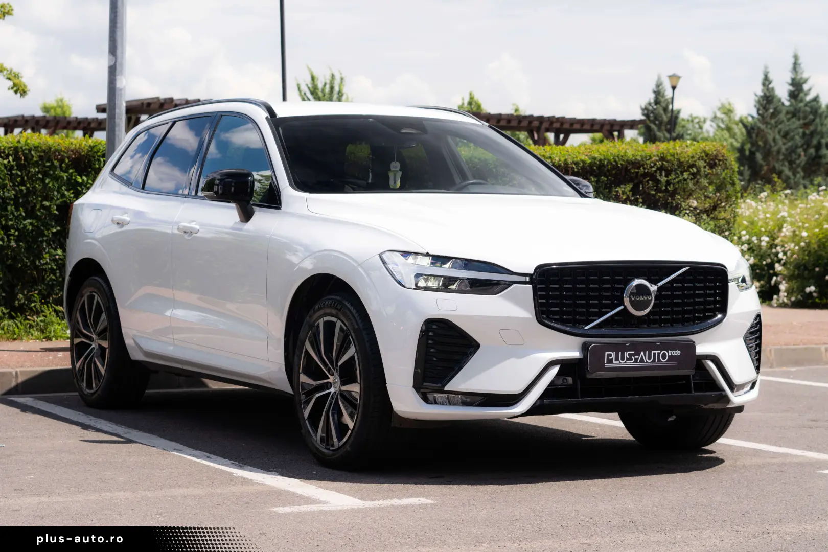 VOLVO XC60 B4 Plus Dark  2WD