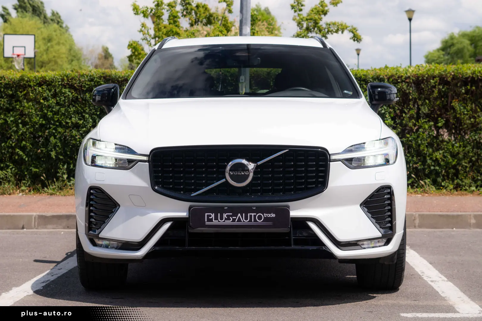 VOLVO XC60 B4 Plus Dark  2WD