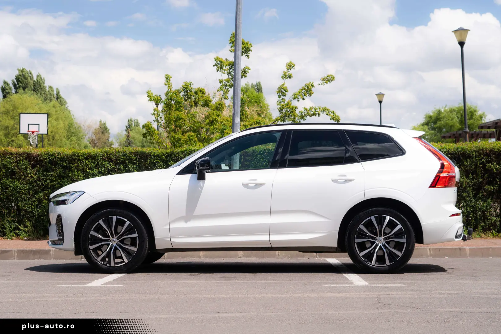 VOLVO XC60 B4 Plus Dark  2WD