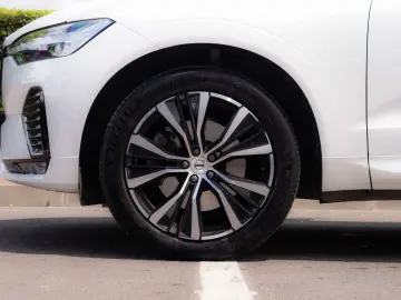 VOLVO XC60 B4 Plus Dark  4WD