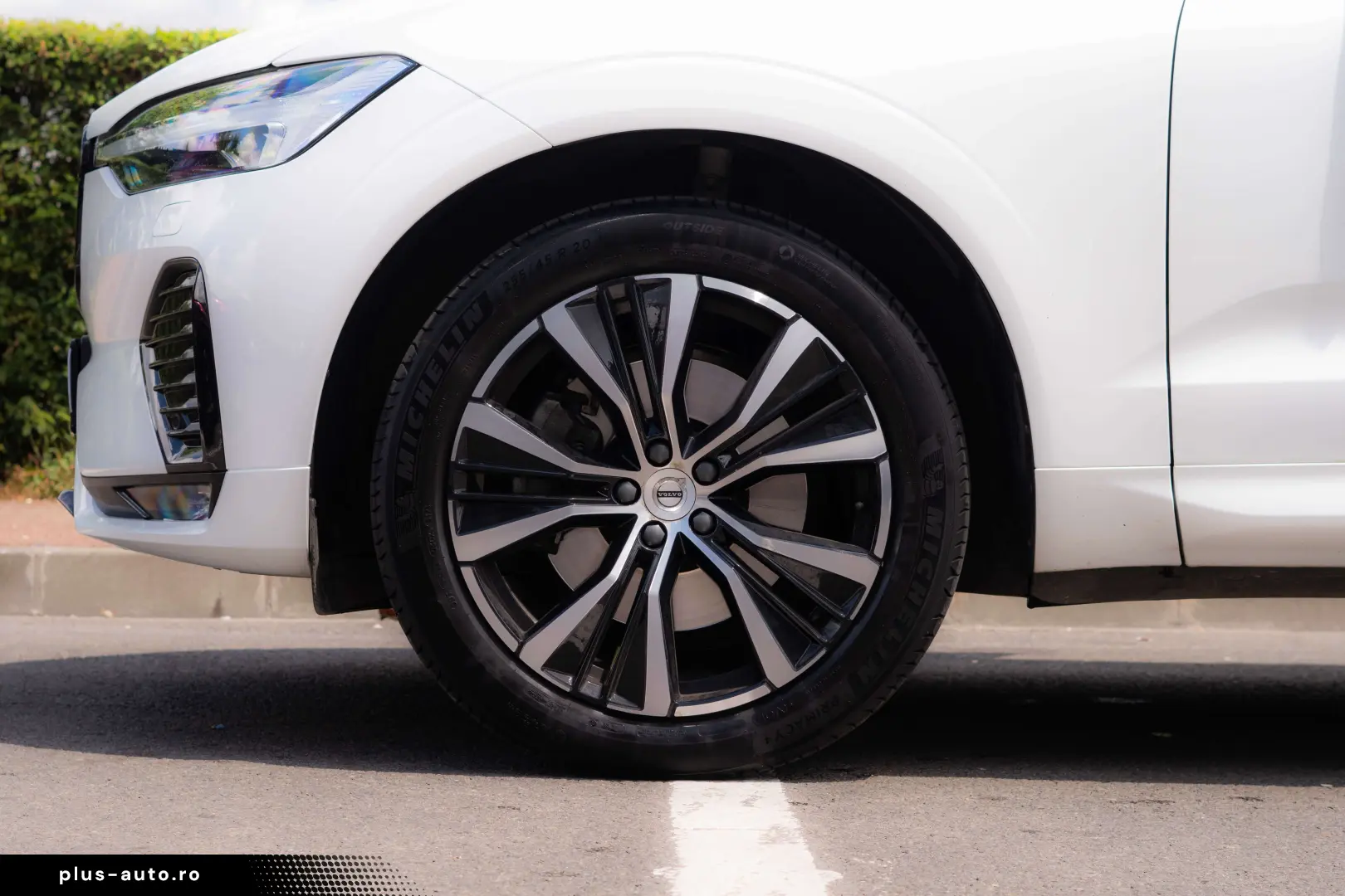 VOLVO XC60 B4 Plus Dark  2WD