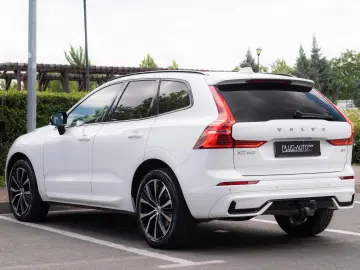 VOLVO XC60 B4 Plus Dark  4WD