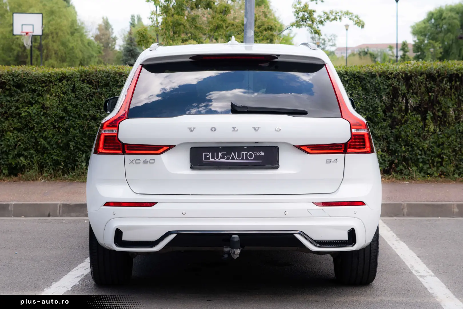 VOLVO XC60 B4 Plus Dark  2WD
