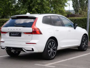 VOLVO XC60 B4 Plus Dark  4WD
