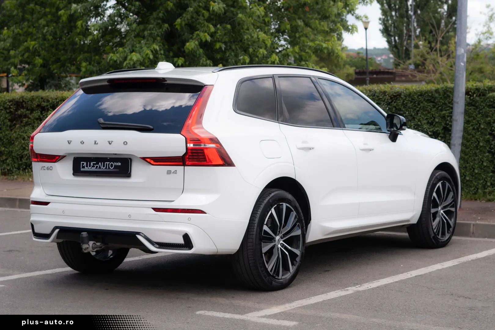VOLVO XC60 B4 Plus Dark  2WD