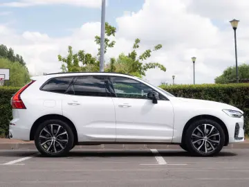 VOLVO XC60 B4 Plus Dark  4WD