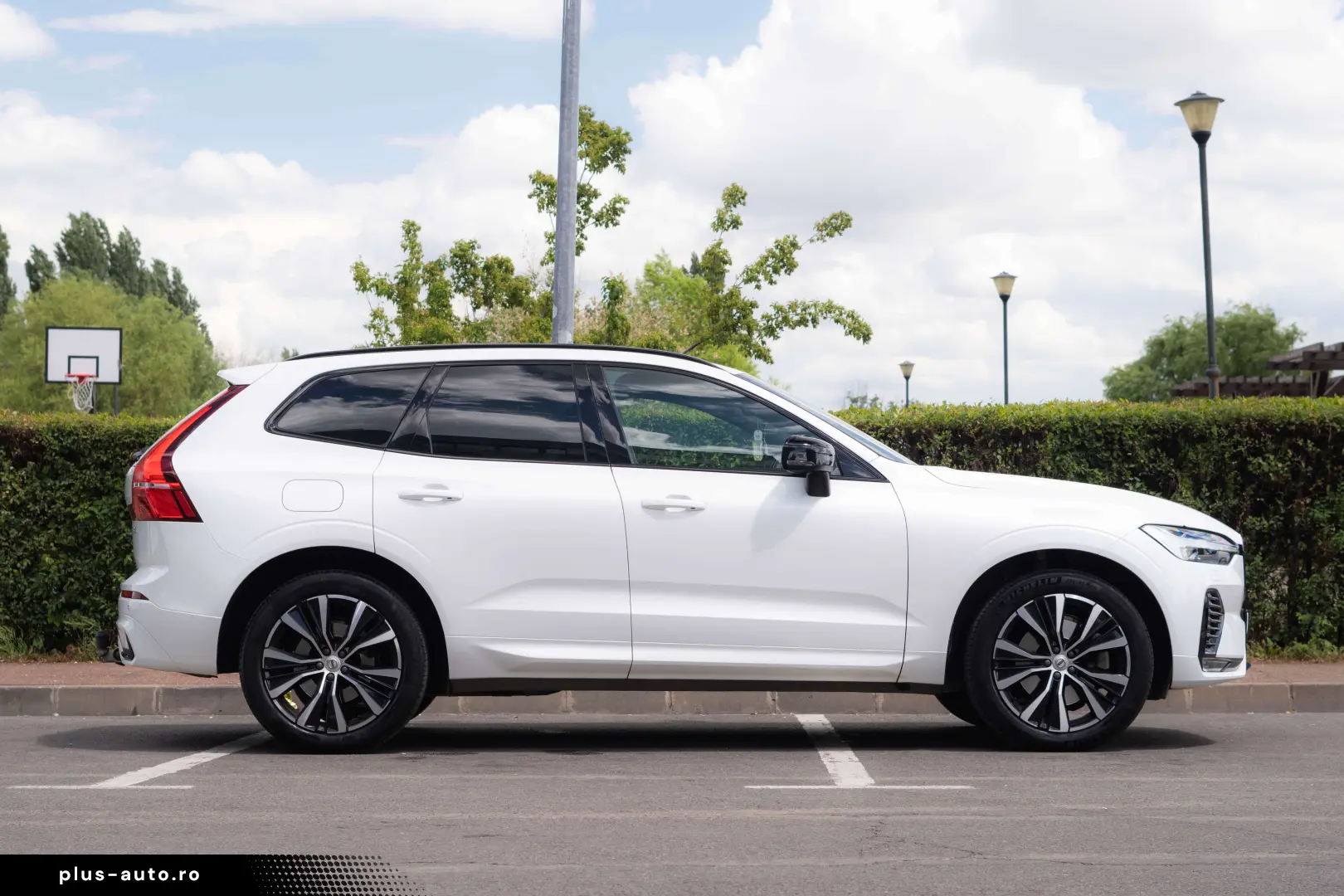 VOLVO XC60 B4 Plus Dark  2WD