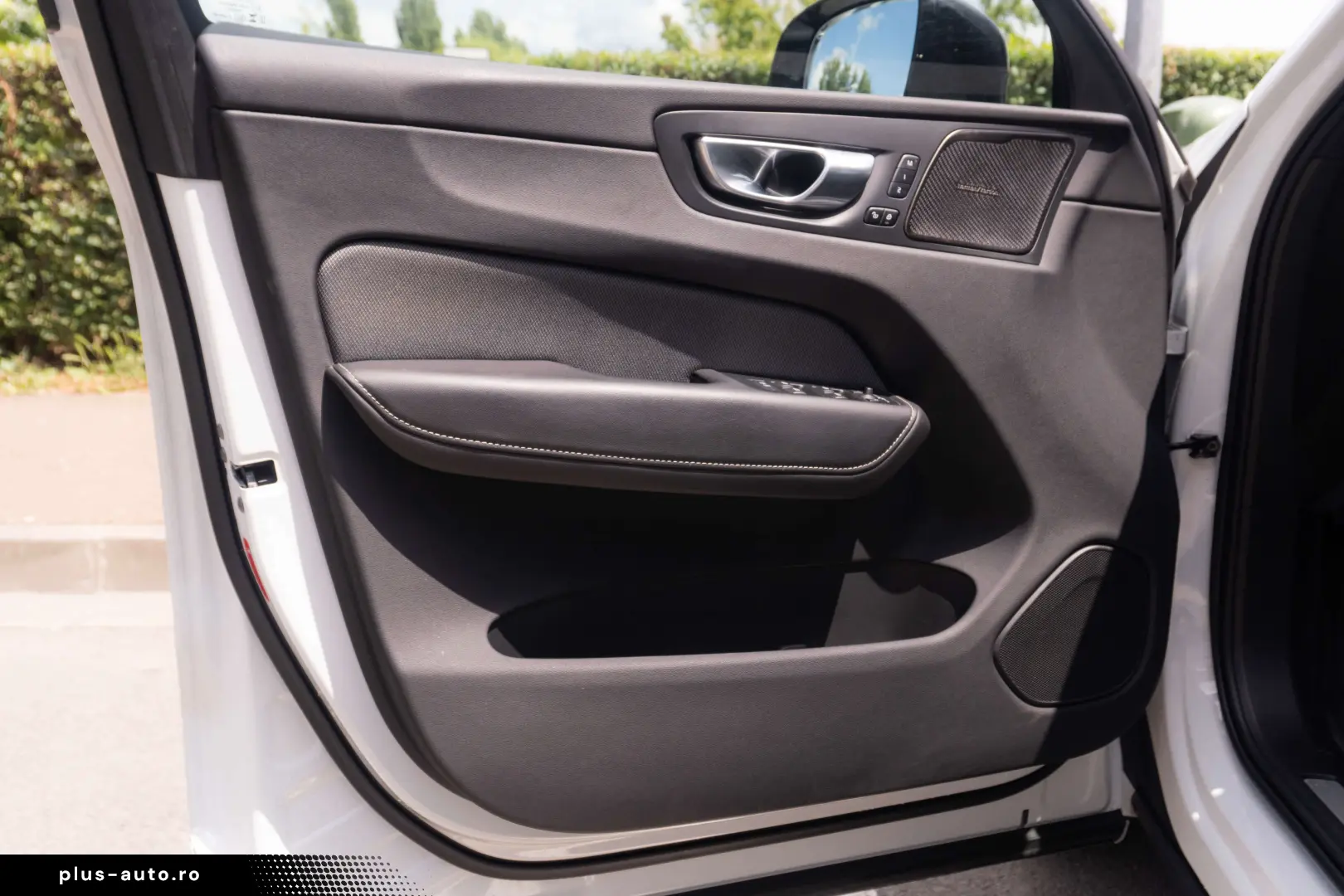 VOLVO XC60 B4 Plus Dark  2WD