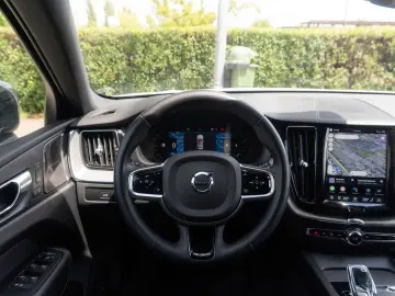 VOLVO XC60 B4 Plus Dark  4WD
