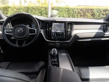 VOLVO XC60 B4 Plus Dark  4WD