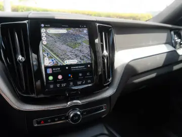 VOLVO XC60 B4 Plus Dark  4WD