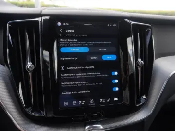 VOLVO XC60 B4 Plus Dark  4WD