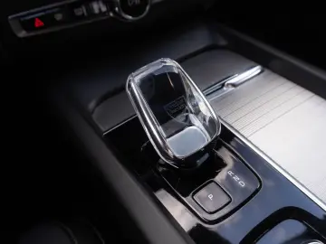 VOLVO XC60 B4 Plus Dark  4WD