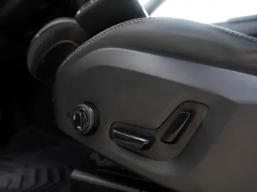 VOLVO XC60 B4 Plus Dark  4WD