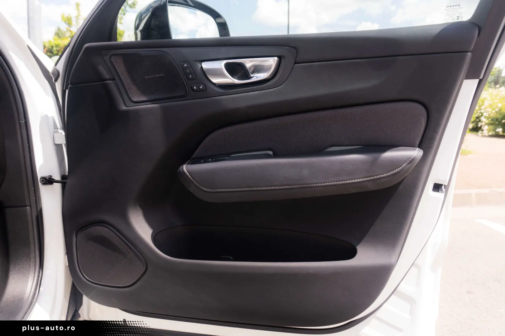 VOLVO XC60 B4 Plus Dark  2WD