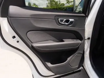 VOLVO XC60 B4 Plus Dark  4WD