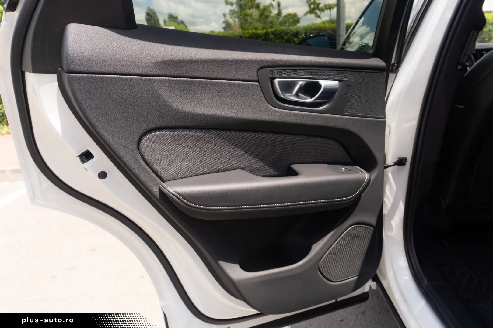 VOLVO XC60 B4 Plus Dark  2WD