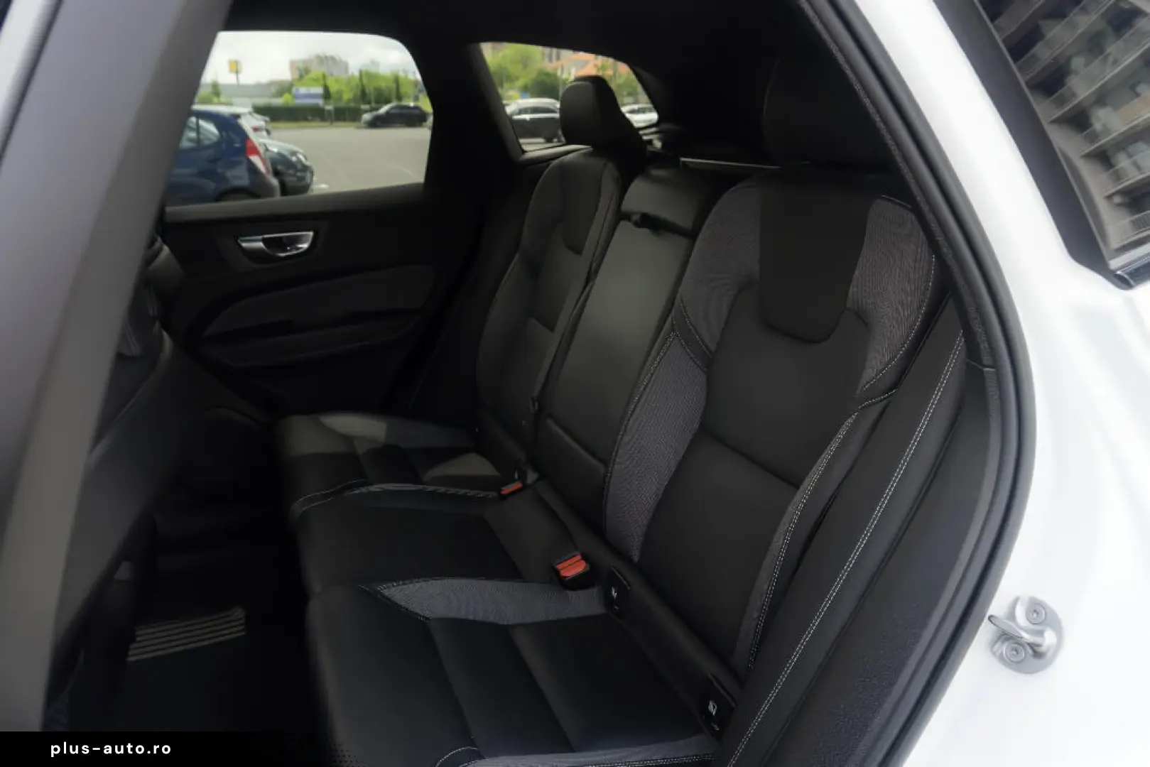 VOLVO XC60 B4 Plus Dark  2WD