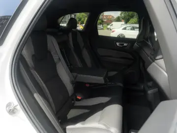 VOLVO XC60 B4 Plus Dark  4WD