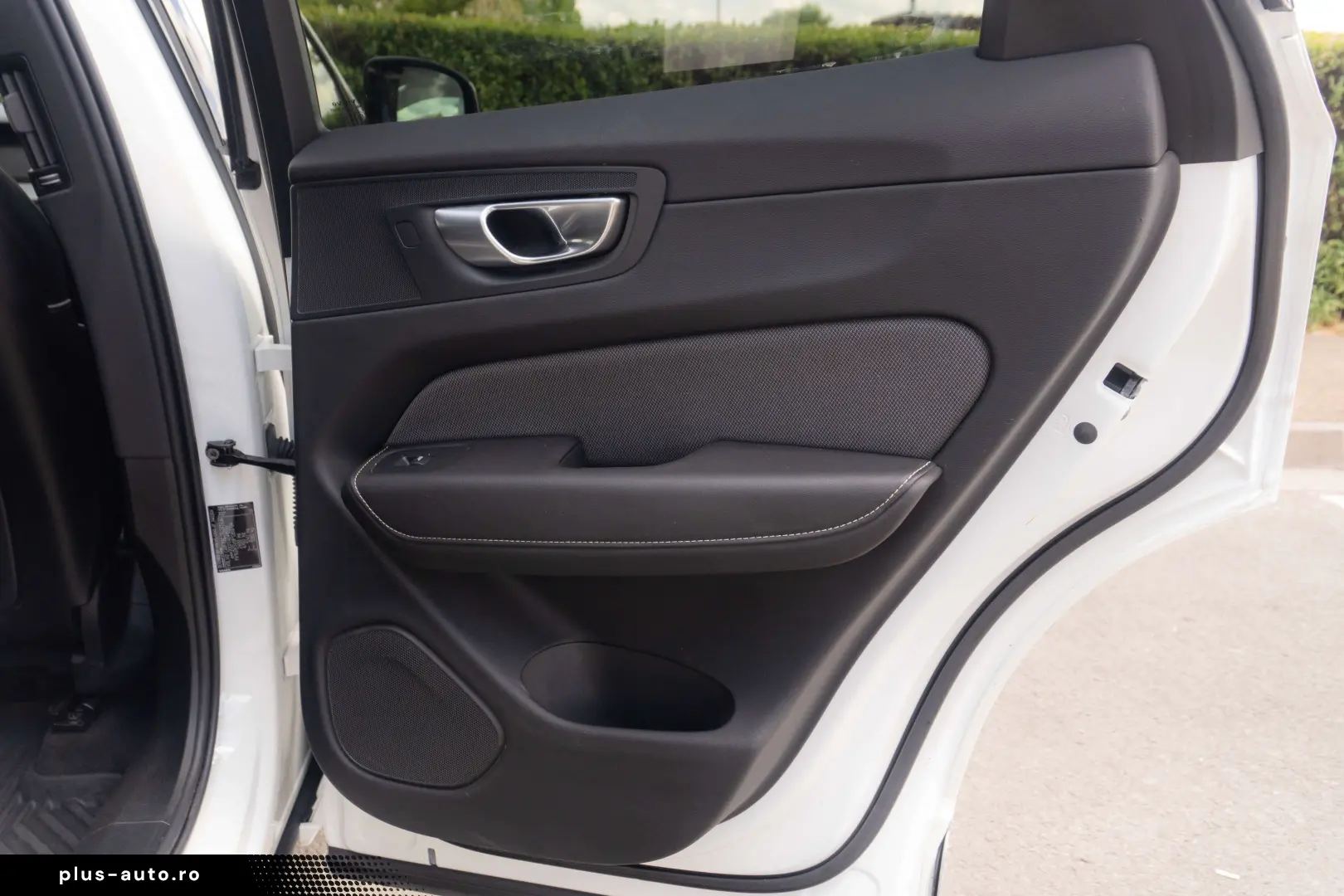 VOLVO XC60 B4 Plus Dark  2WD