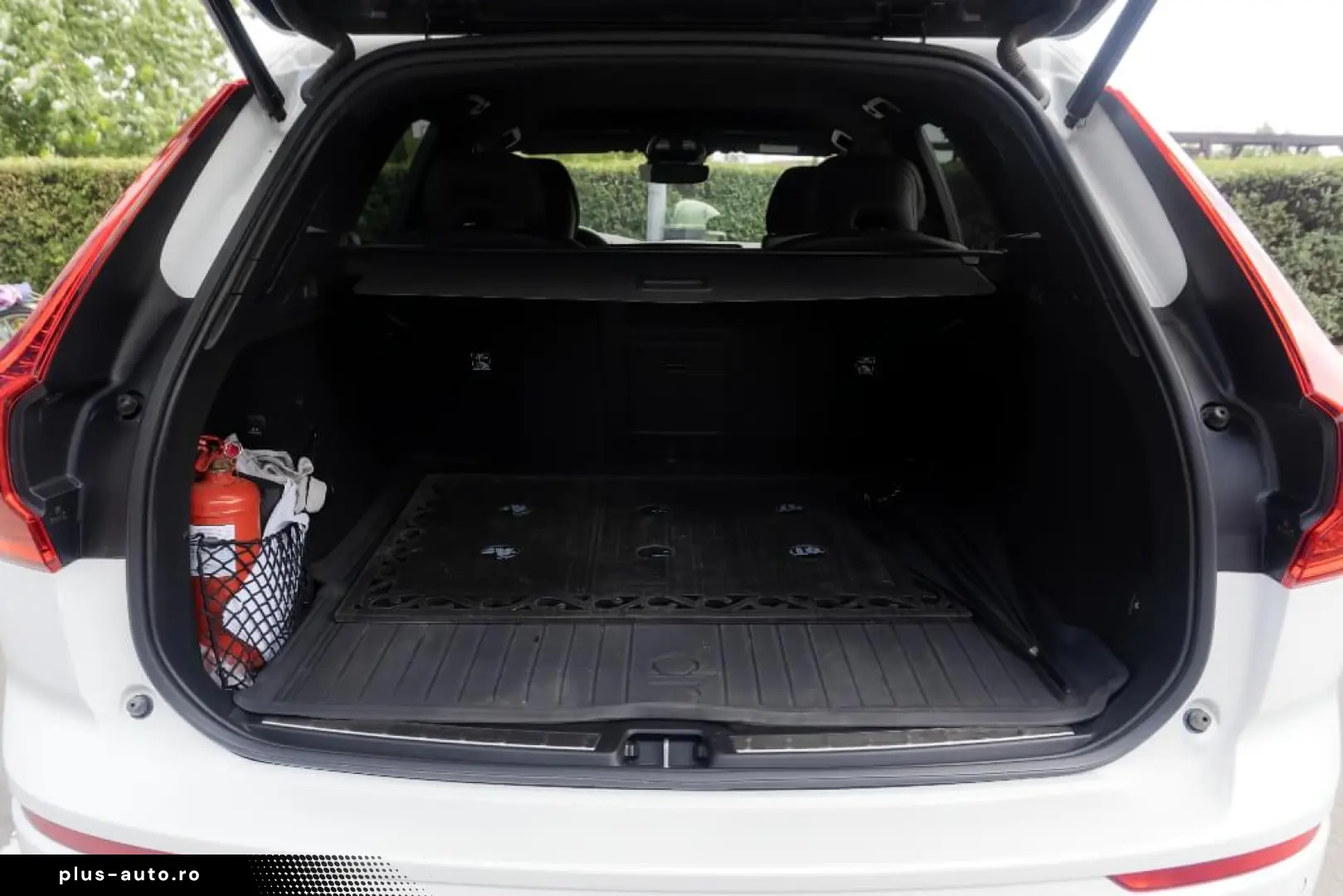 VOLVO XC60 B4 Plus Dark  2WD