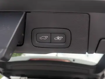 VOLVO XC60 B4 Plus Dark  4WD
