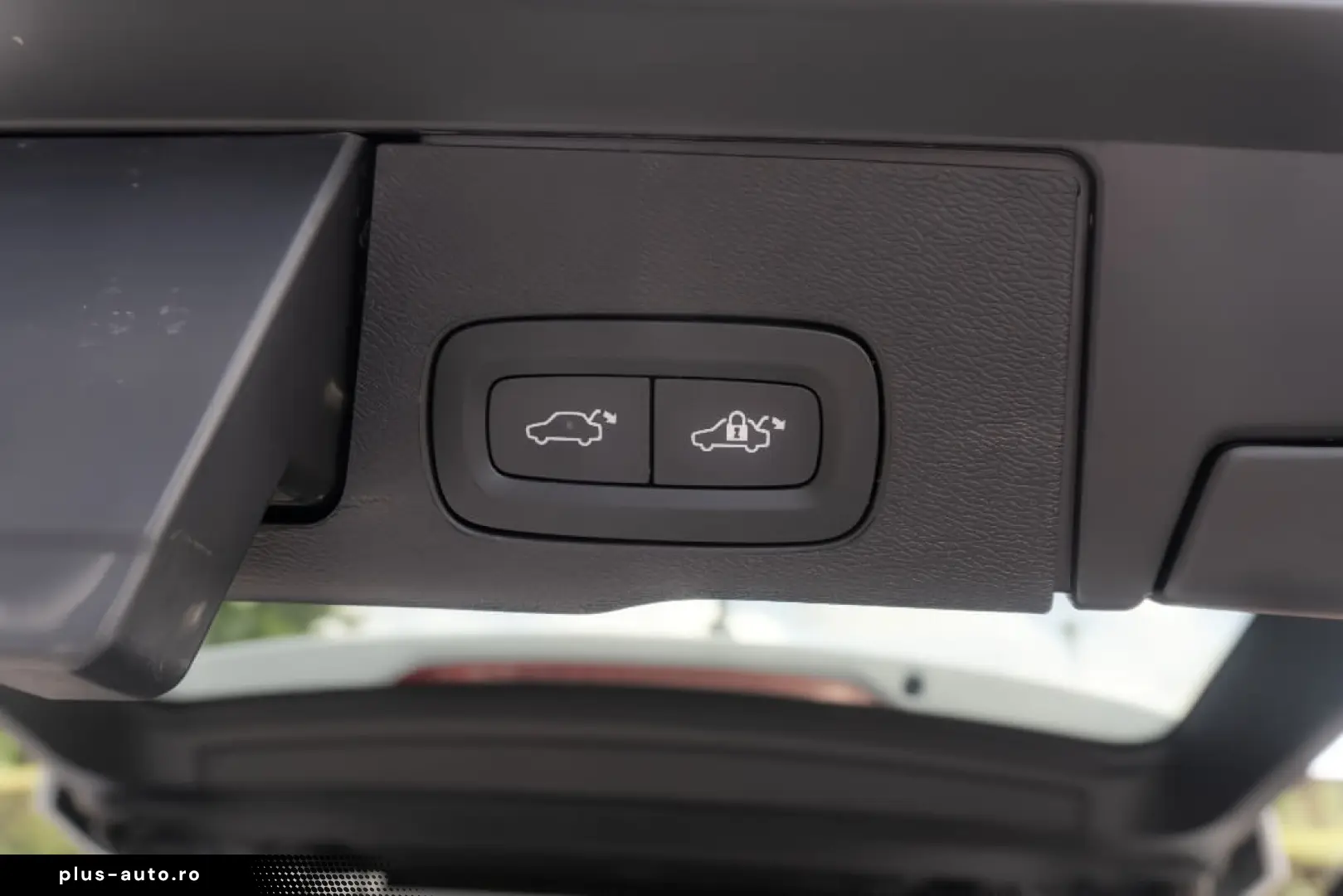 VOLVO XC60 B4 Plus Dark  2WD