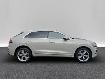 AUDI Q8 50 TDI quattro Luftfahrwerk Pano Head-up