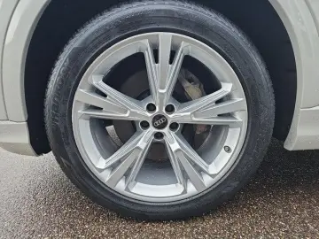 AUDI Q8 50 TDI quattro Luftfahrwerk Pano Head-up