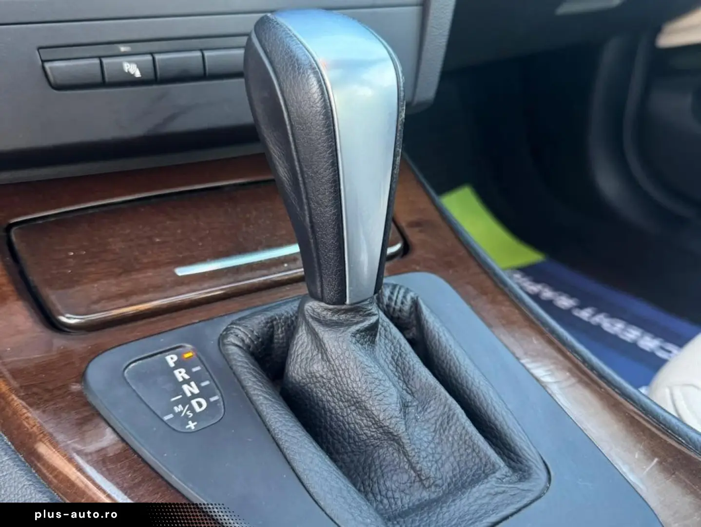 BMW 320  AUTOMAT   AN 2011